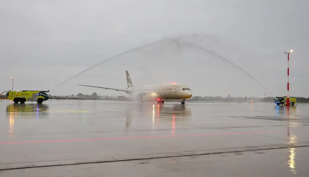 Etihad rozpoczął loty do Pragi i Warszawy